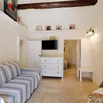 Domus Laeta Villa *