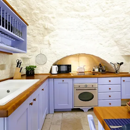 Trullo Domus Laeta * لوكوروتوندو